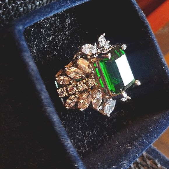 Vintage Synthetic Emerald & Cubic Zirconia 925 Silver Ring - Picture 9 of 12